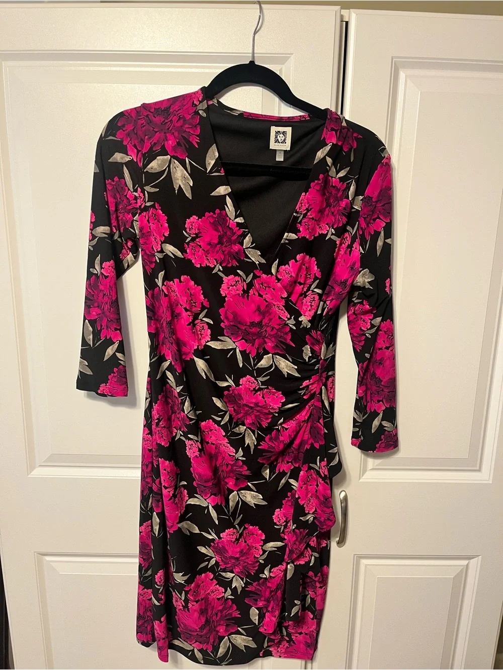 Anne Klein Black & Fuchsia Floral Print. Three quarter length sleeves. Size 4. - Picture 1 of 8